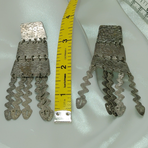 Long Dangle tiered snake silvertone earrings - Picture 3 of 6